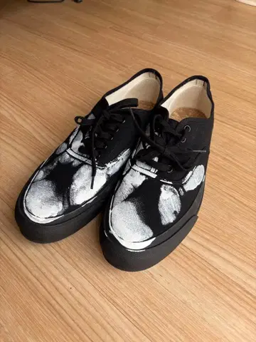 DOEK x beams x Levi Pata 핸드페인트 리바이파타