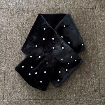 M'S GRACY 펄 장식 블랙 머플러