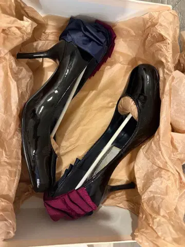 PIPPICHIC 새상품급 프릴 달린 오픈토 하이힐