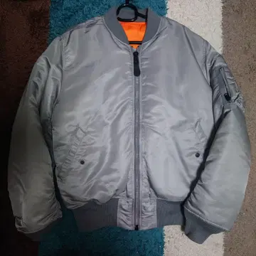 Alpha Industries MA-1 자켓 그레이