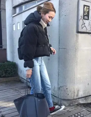 Mite 후드 부착 블랙 다운 자켓