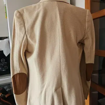 베이지 테일러드 자켓 가죽 팔꿈치 패치