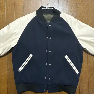 네이비/화이트 래글런 슬리브 바시티 자켓