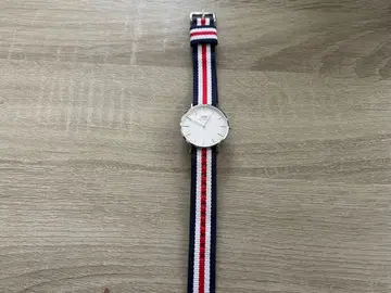 다니엘 웰링턴 밴딩 타입 손목시계 화이트 다이얼