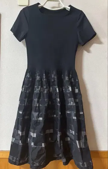 블랙 반팔 플레어 원피스