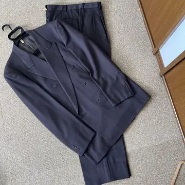 다크 그레이 더블 브레스트 수트