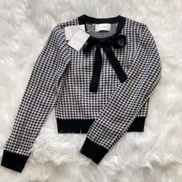 michell Macaron 하운드투스 체크 패턴 보타이 니트