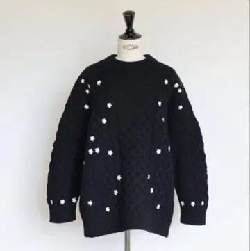 Gypsohila 지프소필라 Floral Cable Knit