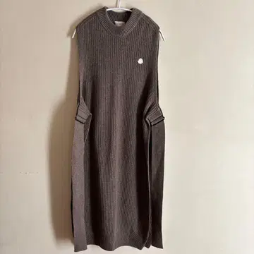 MONCLER 슬리브리스 니트 원피스 브라운