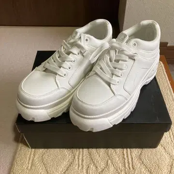 LOVEHUNTER 통굽 스포츠 스니커즈