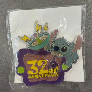 스티치 32주년 기념 핀 배지