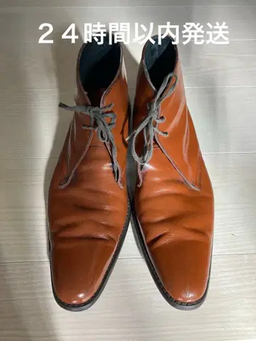 더 수트 컴퍼니 브라운 가죽 느낌 하이컷 신발