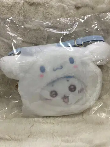 산리오 치이카와 (먼작귀) 콜라보 하치와레 미니백