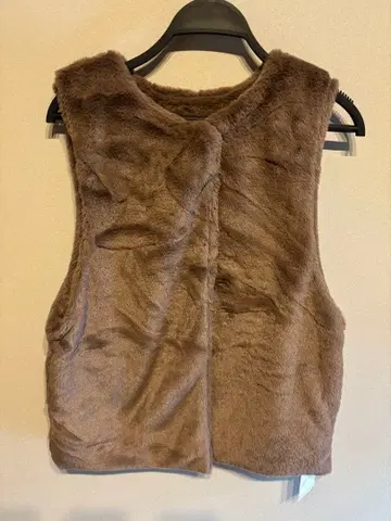 [새상품] 브라운 퍼 베스트 M 사이즈