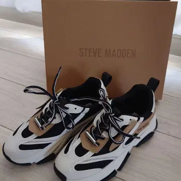 STEVE MADDEN 통굽 스니커즈 화이트/블랙/베이지