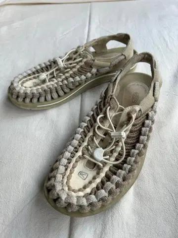 KEEN 유니크 베이지 샌들 26