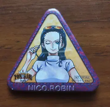 원피스 NICO. ROBIN 삼각형 핀 배지