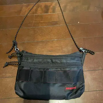 BRIEFING 숄더백 블랙 빔즈 별주