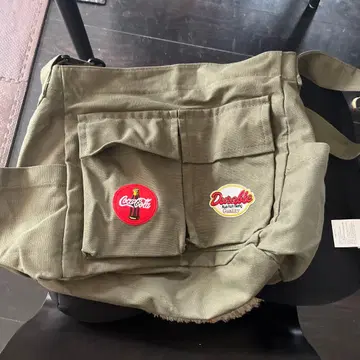 올리브 그린 숄더백