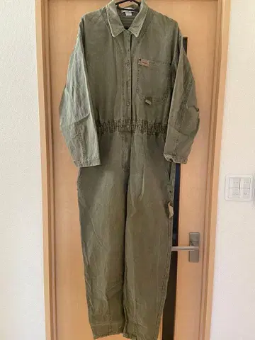 카키색 긴팔 구제 올인원