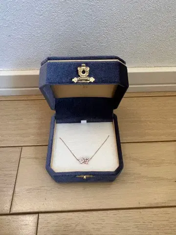 핑크 꽃 모티브 목걸이