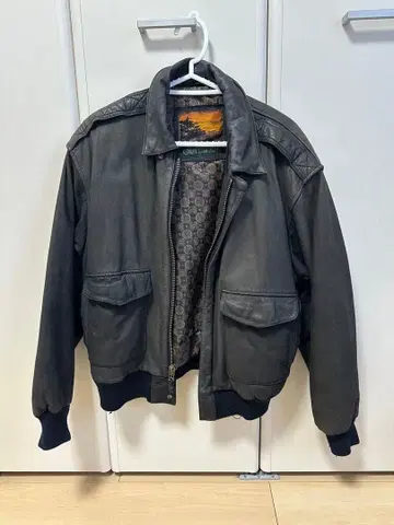 OUTBROOK 빈티지 가죽 자켓