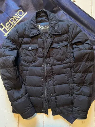Herno 46 네이비 다운 자켓