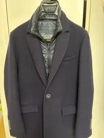 Herno 네이비 체스터 코트