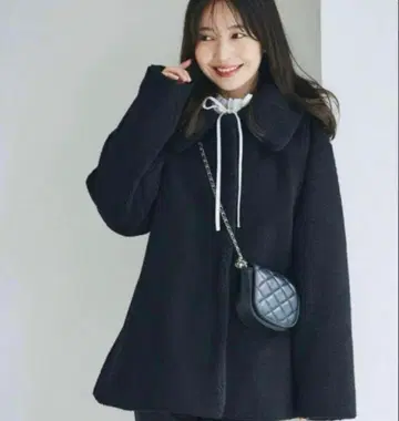 미사용 새상품 택 포함 베이스먼트 온라인 보아 숏코트 블랙