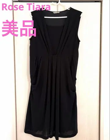 Rose Tiara 슬리브리스 원피스 블랙