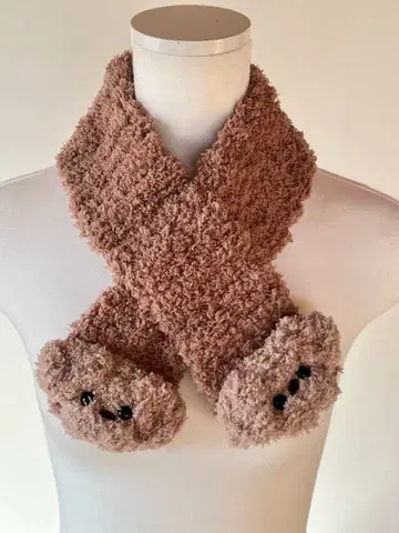 강아지 얼굴 모양의 복슬복슬 머플러