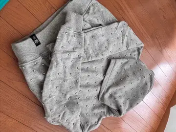 더블 스탠다드 클로징 비쥬 장식 그레이 후드 맨투맨