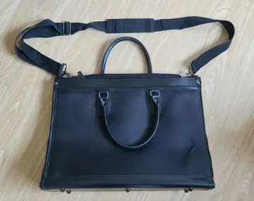 블랙 비즈니스 백 칸막이 포함