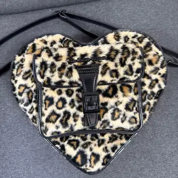 Dr. Martens 레오파드 무늬 하트형 숄더백