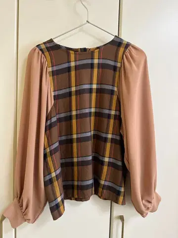 isato 체크 무늬 블라우스