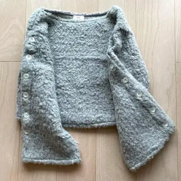 완판 아이템 [ 미사용 새상품 ] MEER. 복슬복슬 보아 상의