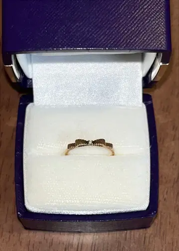 질스튜어트 리본형 골드 핑키링