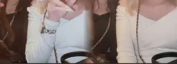 오프숄더 상의 화이트 니트 F 사이즈