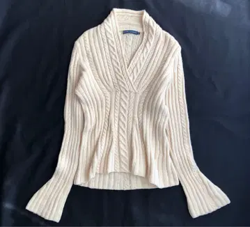 랄프 로렌 소매 플레어 케이블 짜임 V넥 니트 L 사이즈