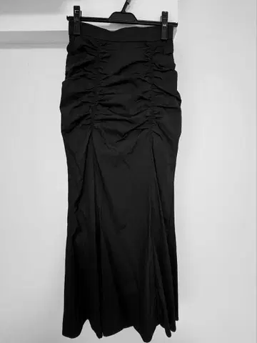 Cocodeal 블랙 타이트 스커트