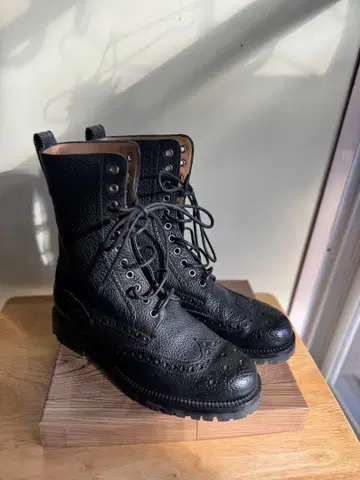 발리 블랙 가죽 브로그 미들컷 부츠 발리