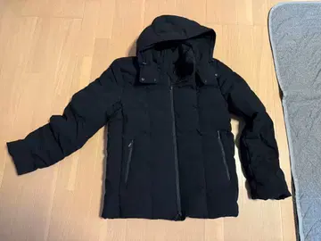 a.v.v 후드 부착 블랙 다운 자켓