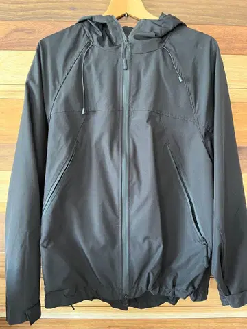 후드 부착 블랙 자켓