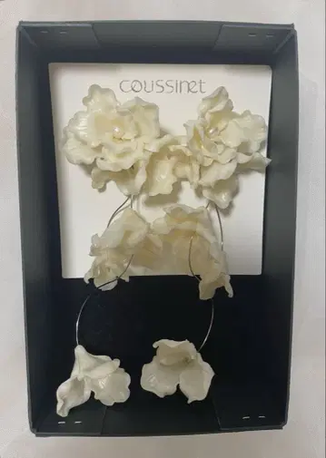 쿠시네 coussinet 모아 화이트 꽃 귀걸이
