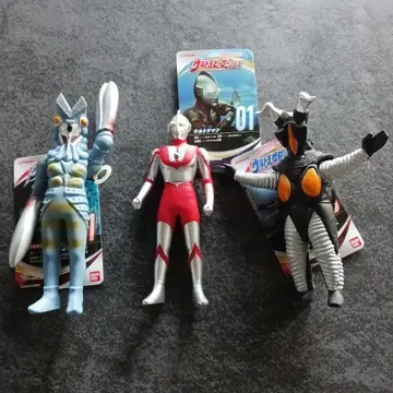 미사용 울트라맨 피규어 3체 세트 울트라맨 제튼 발탄 성인