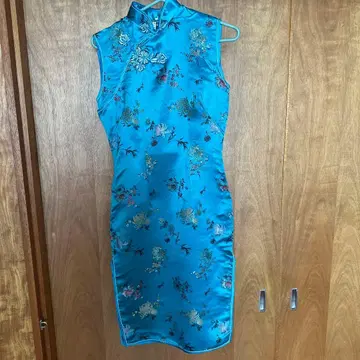 파란색 자수 차이나 드레스