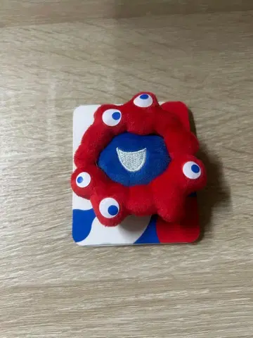 미야쿠미야쿠  배지