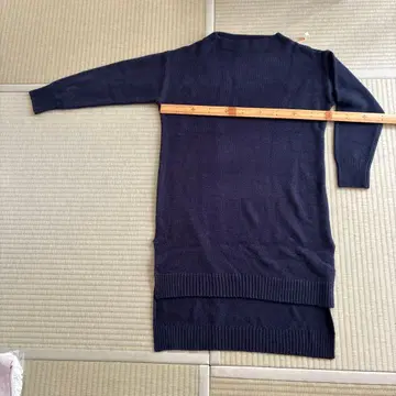 다크 네이비 니트 스웨터