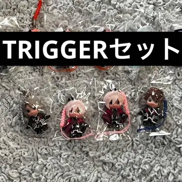 아이나나 TRIGGER 큐피 콜라보 스트랩 세트