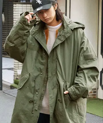 올리브 그린 후드 부착 모즈 코트